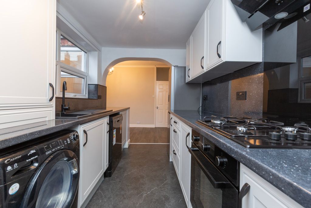 Property photo 2 of 19 Kitchen