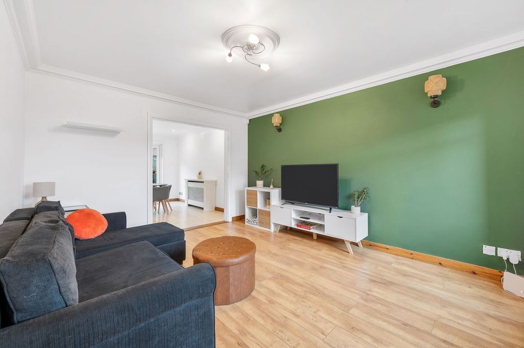 Property photo 3 of 46