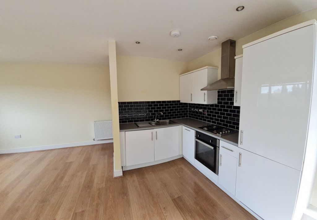 Property photo 3 of 12 Kitchen/Lounge