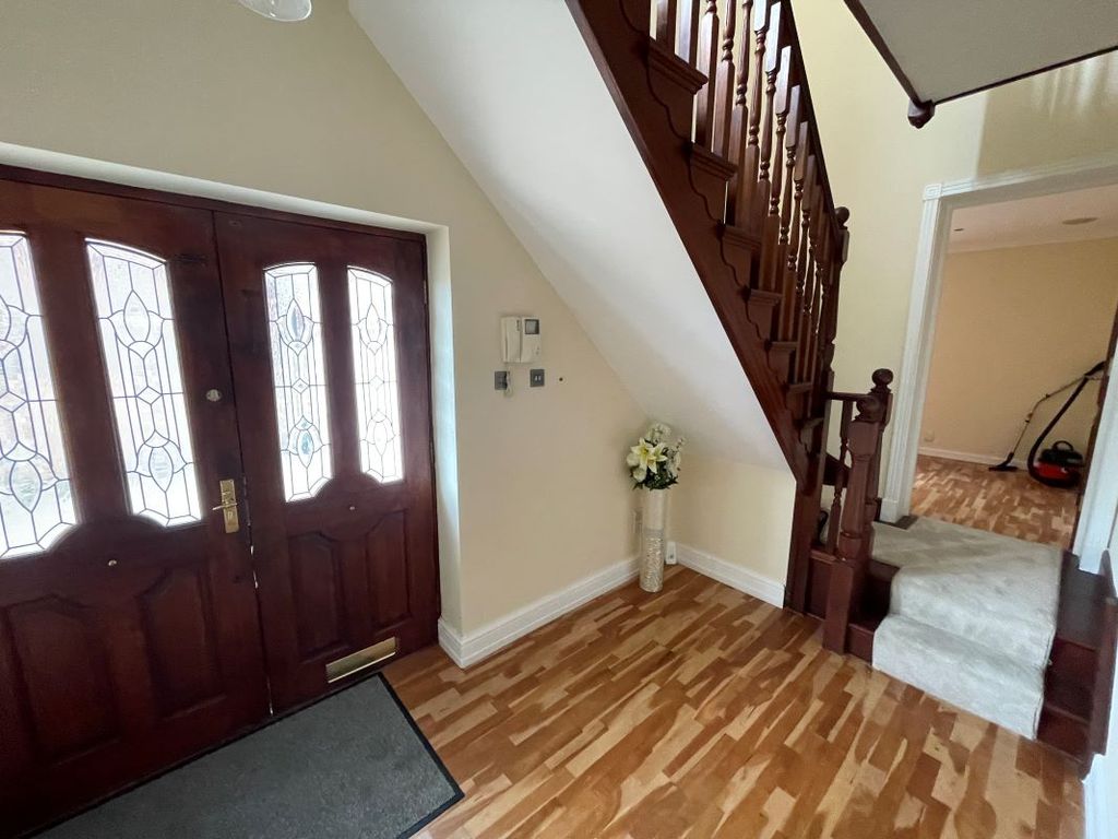 Property photo 3 of 32