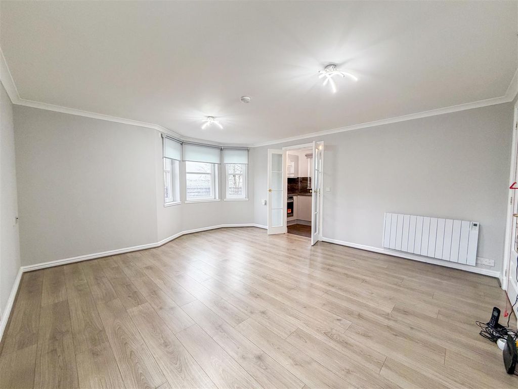 Property photo 3 of 24 Lounge/Dine