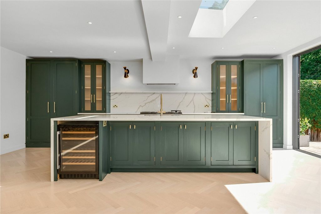 Property photo 3 of 18 Kitchen Island