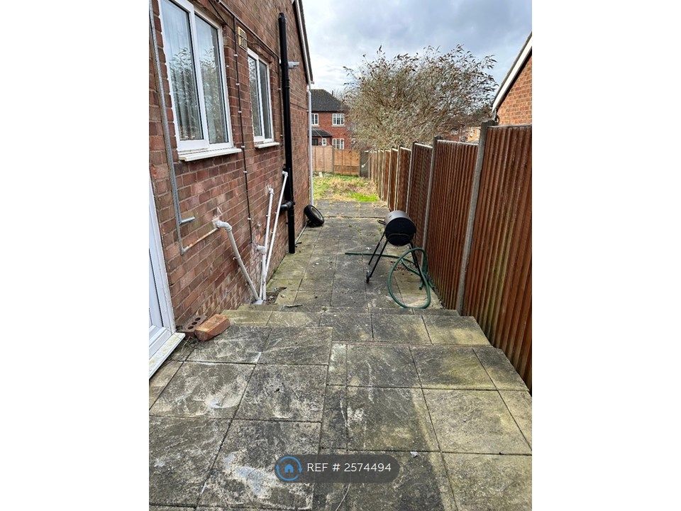 Property photo 3 of 15 Garden Alleway