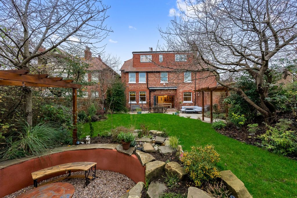 Property photo 2 of 49