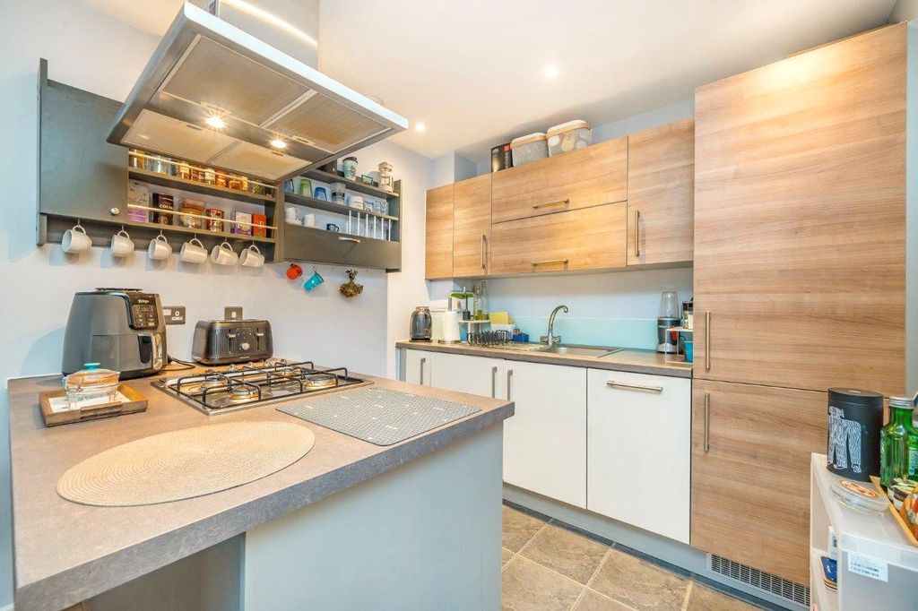 Property photo 3 of 7 Kitchen