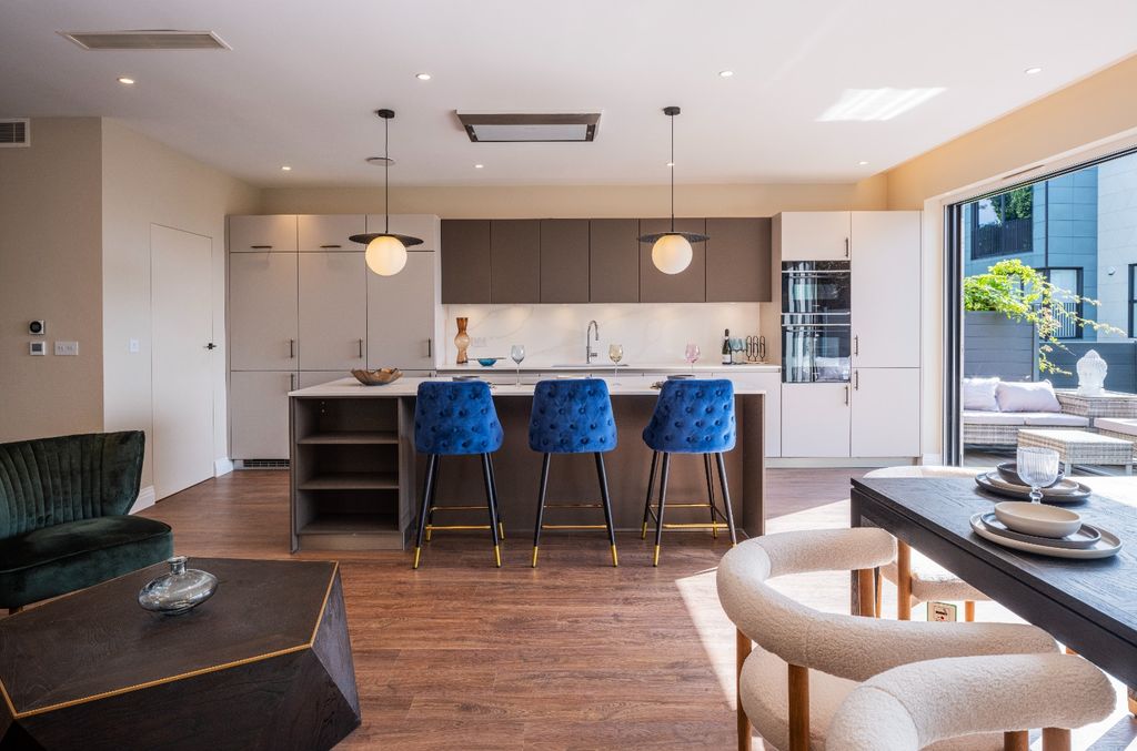 Property photo 2 of 13 4739762