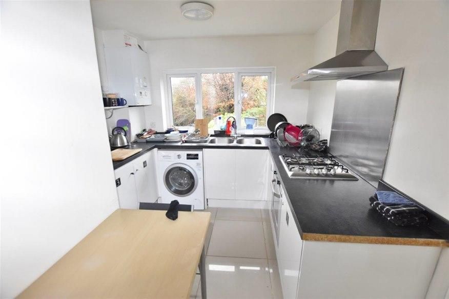 Property photo 3 of 7 Kitchen