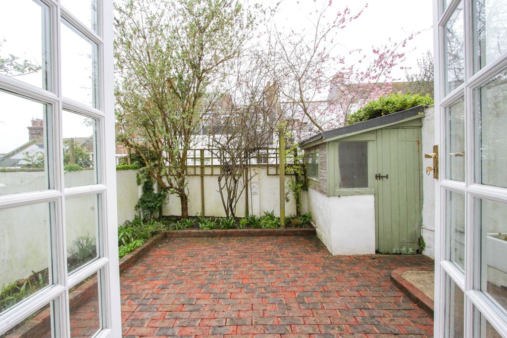 Property photo 2 of 25