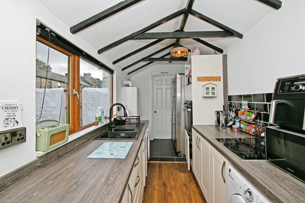 Property photo 3 of 12 Kitchen