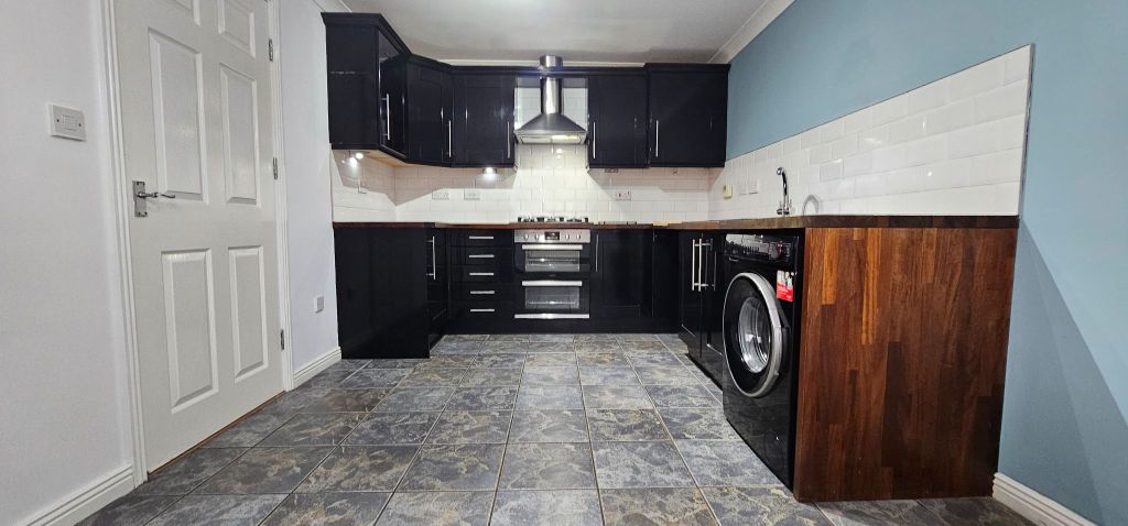 Property photo 2 of 20 Kitchen