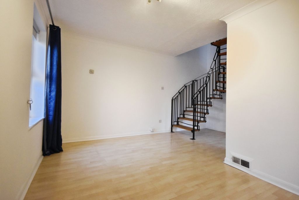 Property photo 1 of 12 Living_Room