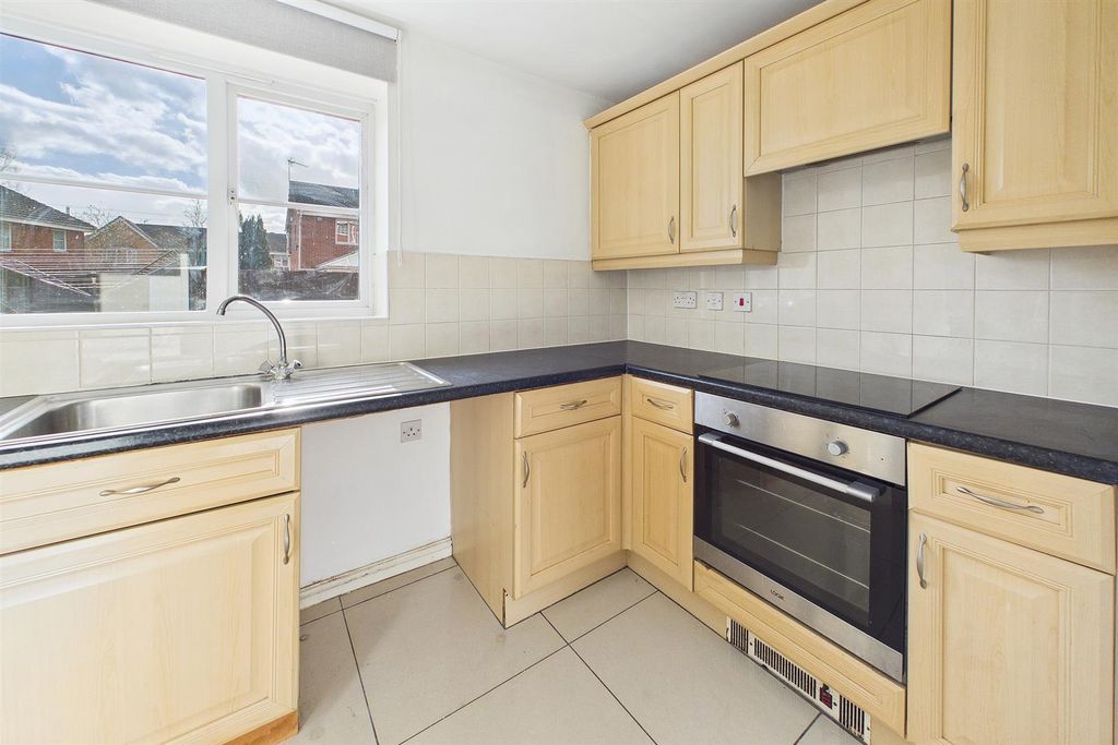 Property photo 3 of 7 Kitchen