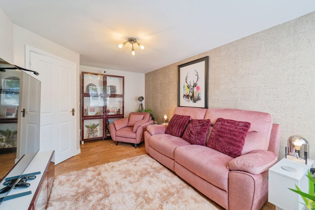 Property photo 3 of 18 Pbox-Img.Jpg