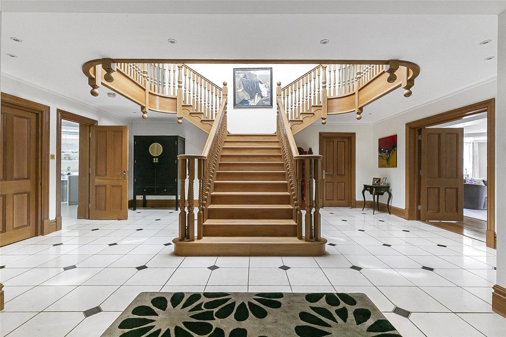 Property photo 2 of 35 Entrance