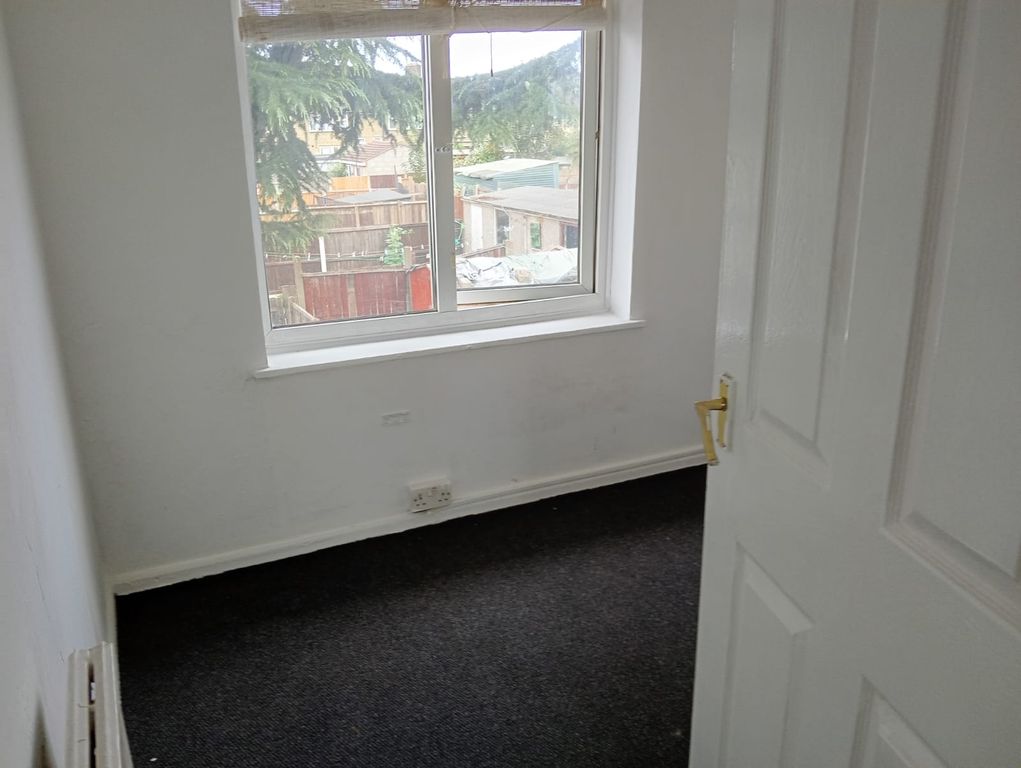 Property photo 2 of 8 64d81024-8312-4A1A-Bc68-6A11267346F1