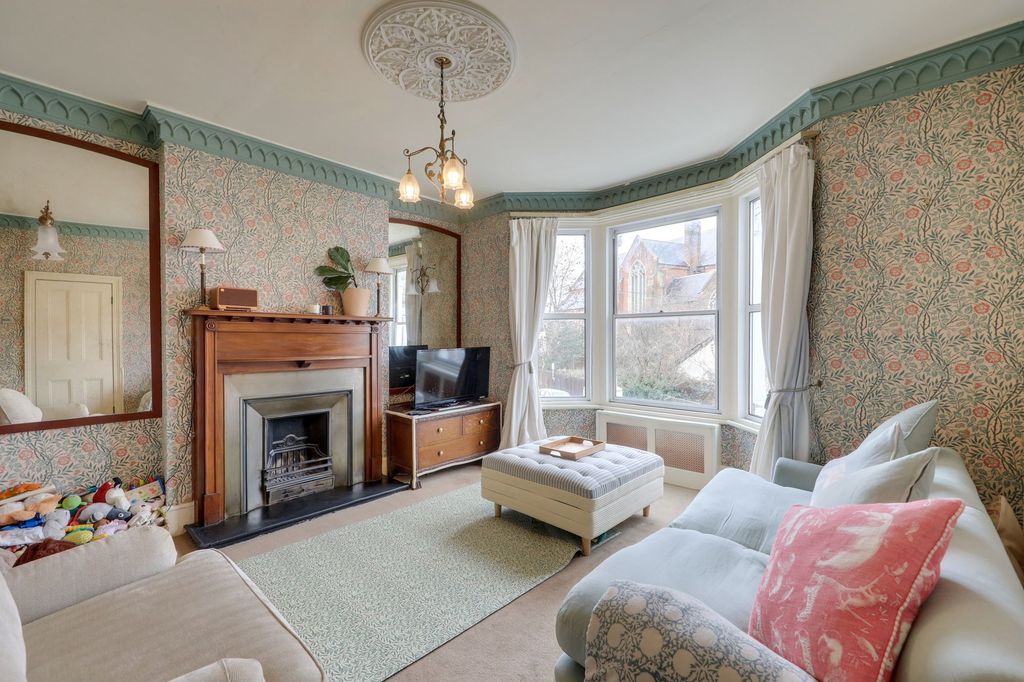 Property photo 2 of 12