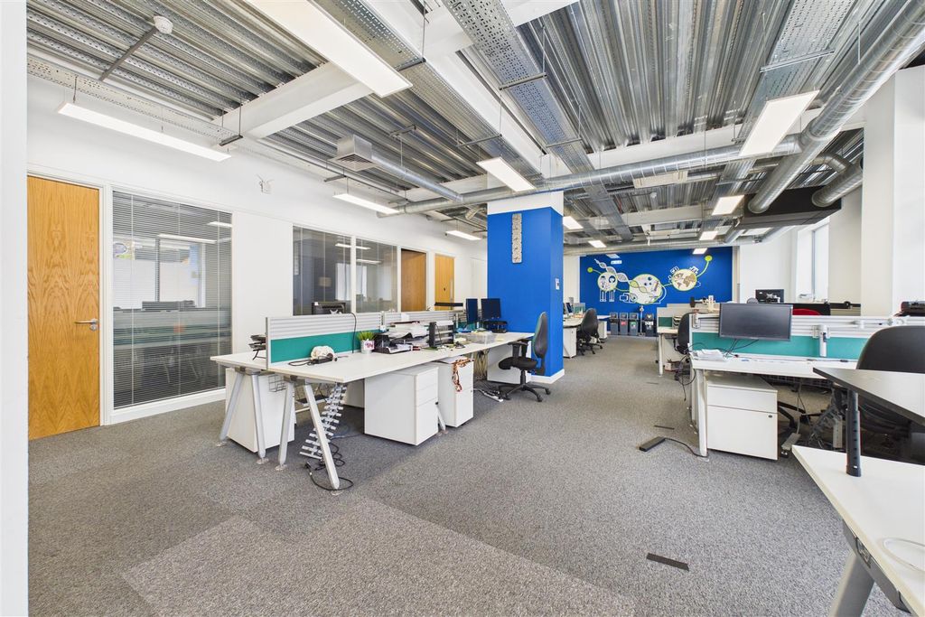 Property photo 2 of 32 Ground Floor Office, 13 King Square Avenue, Stokes