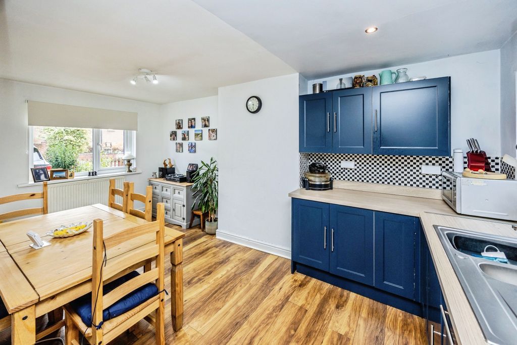 Property photo 3 of 19 Dining Area