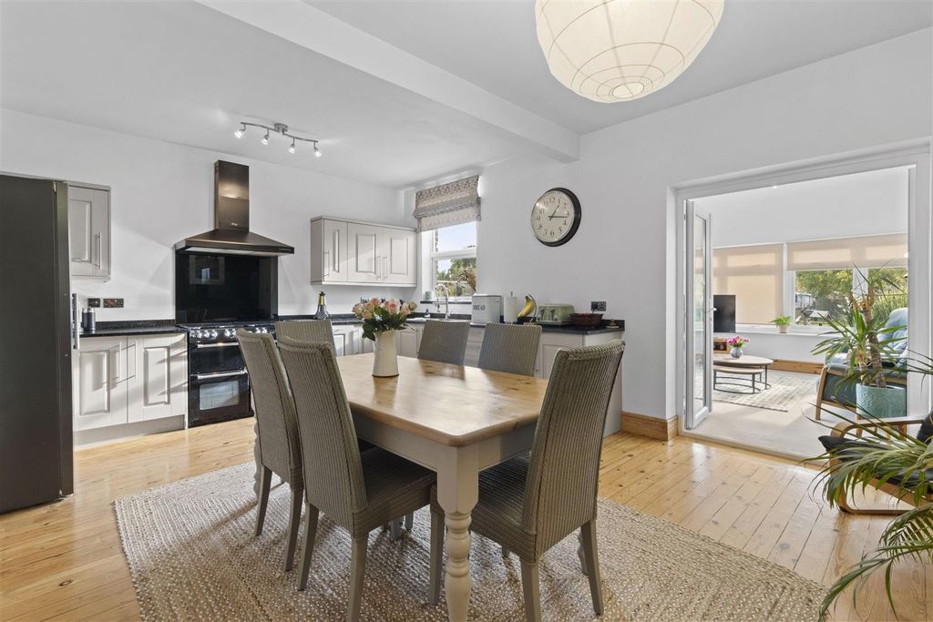 Property photo 2 of 18 Kitchen/Dining Room