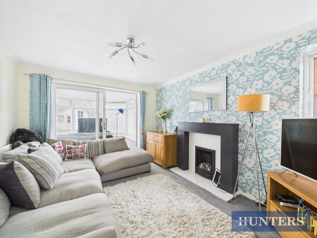 Property photo 3 of 16 Living Room