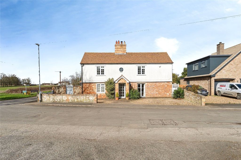 Property photo 2 of 44 Picture No. 12