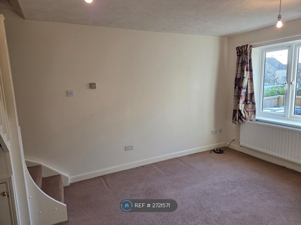 Property photo 3 of 23 Living Room