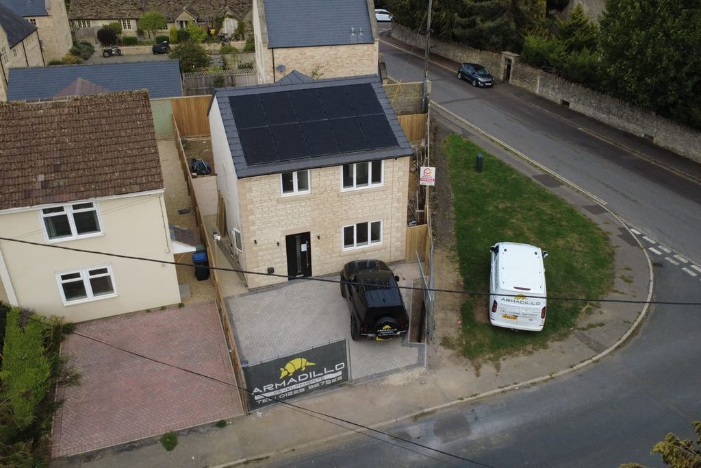 Property photo 3 of 49