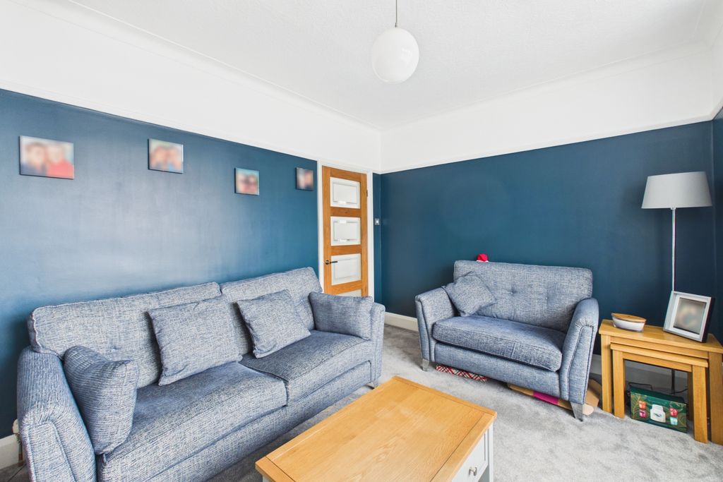 Property photo 3 of 26 Lounge