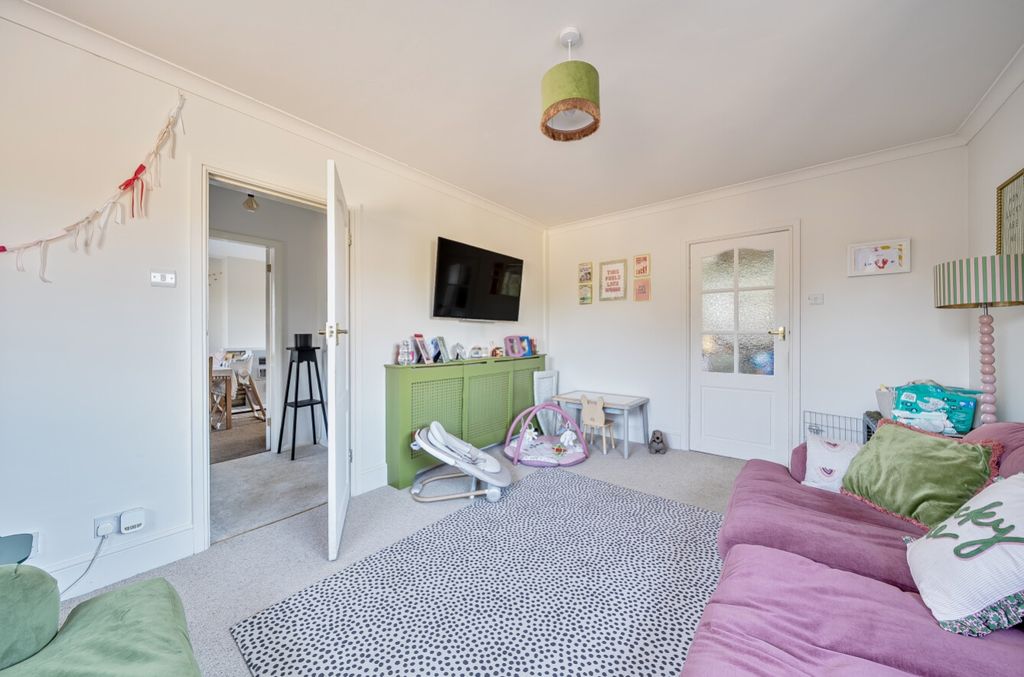 Property photo 2 of 22 1357833-12-68cd8De73d237