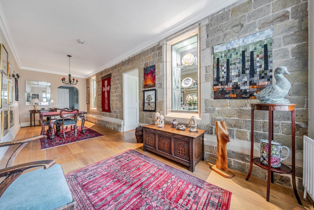 Property photo 2 of 31 1453216-9-69Fc61B...