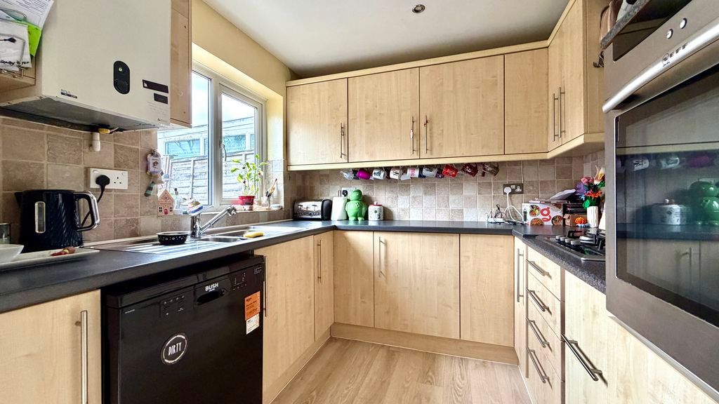 Property photo 3 of 14 Kitchen