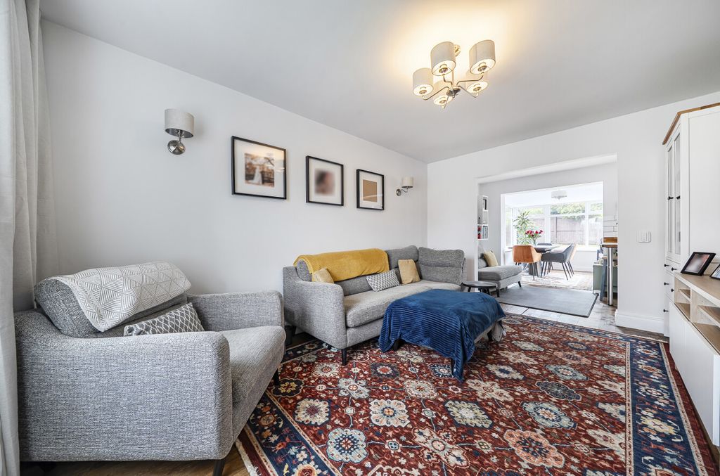 Property photo 3 of 24 1439843-11-69d7ee...