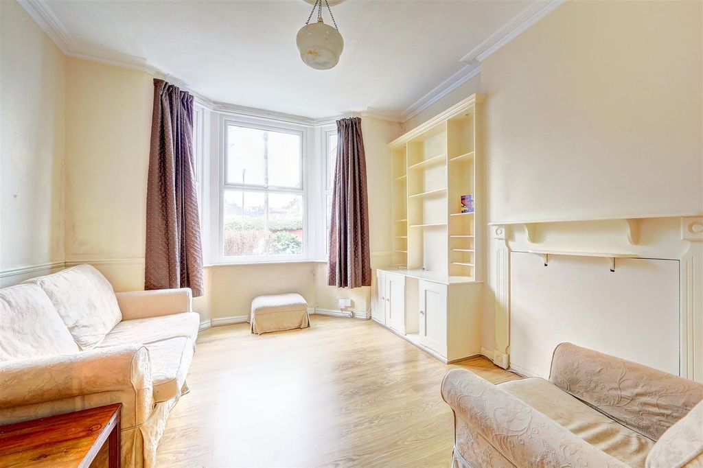 Property photo 2 of 6 Lounge.Jpg