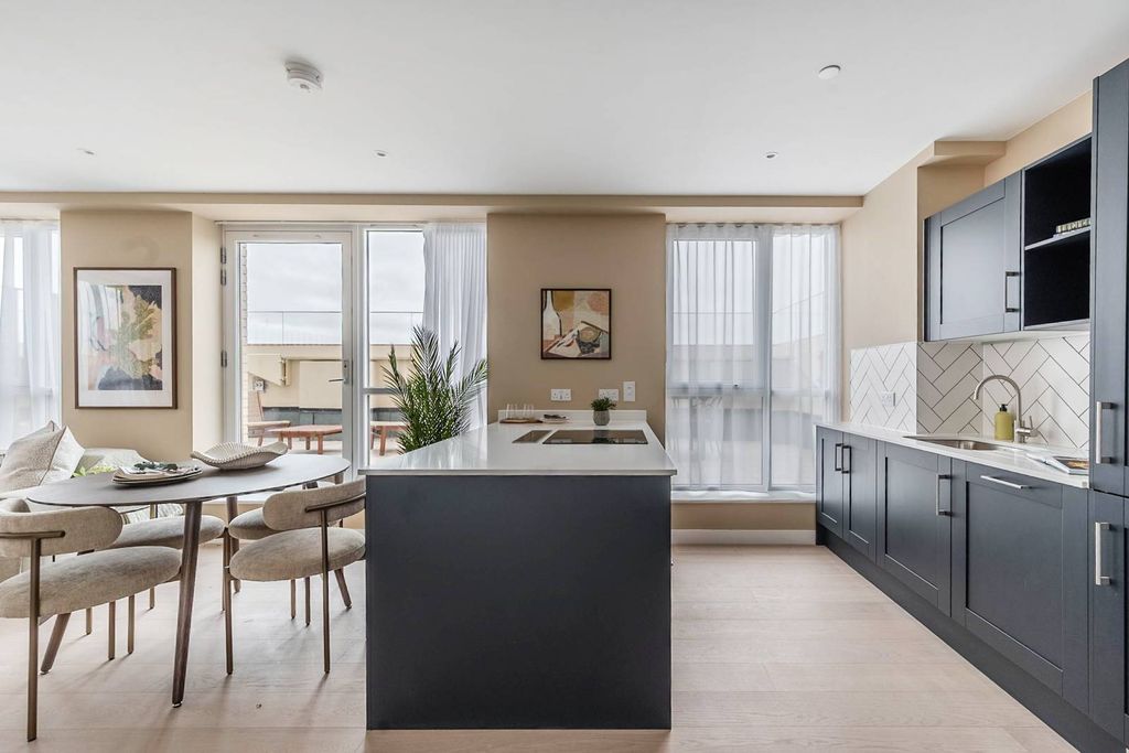 Property photo 3 of 14