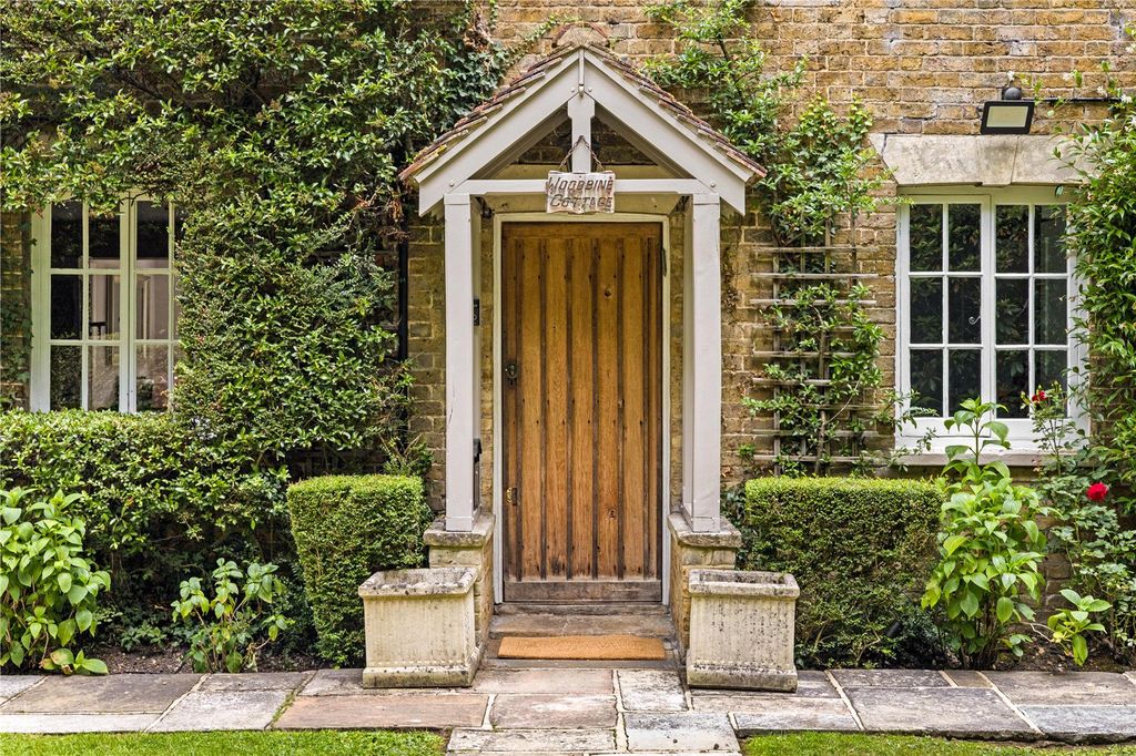 Property photo 2 of 24 Entrance