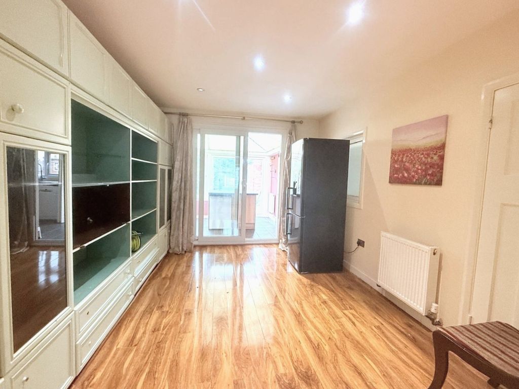 Property photo 3 of 19 Reception 1