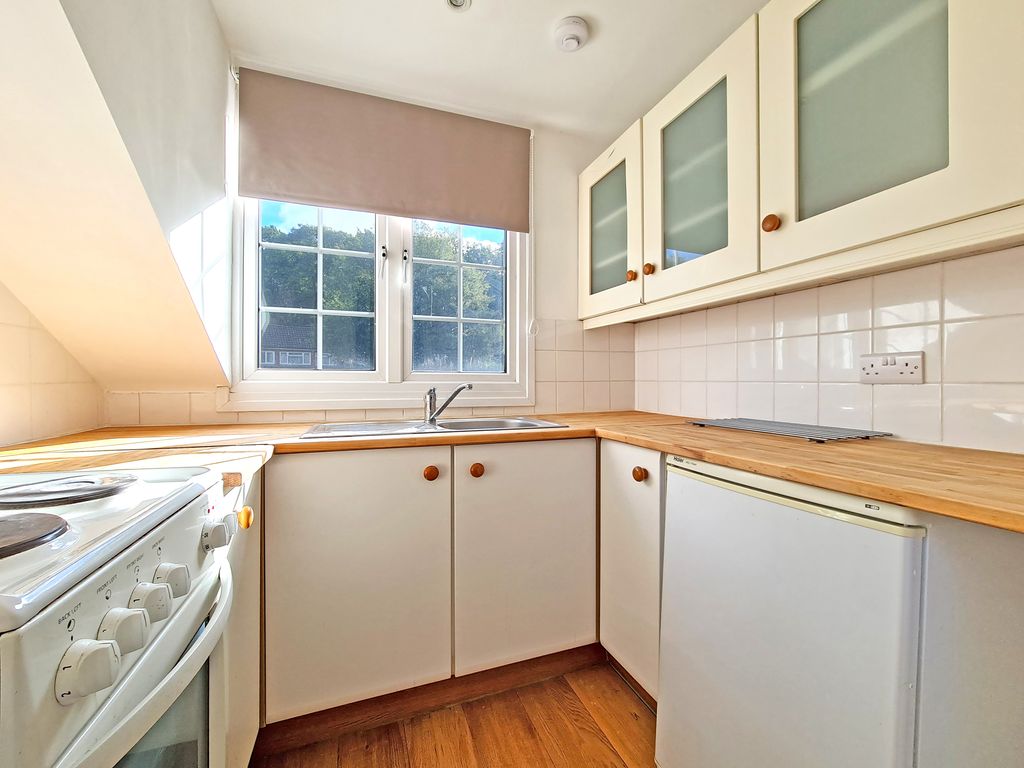 Property photo 3 of 6 Kitchen