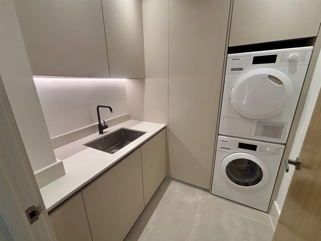 Additional image 7 of 2 bed flat to rent22 Beech Hill, Barnet EN4