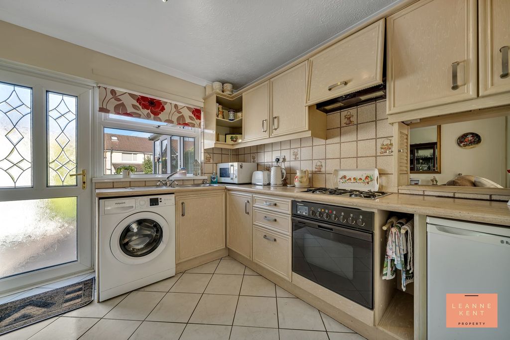 Property photo 3 of 33
