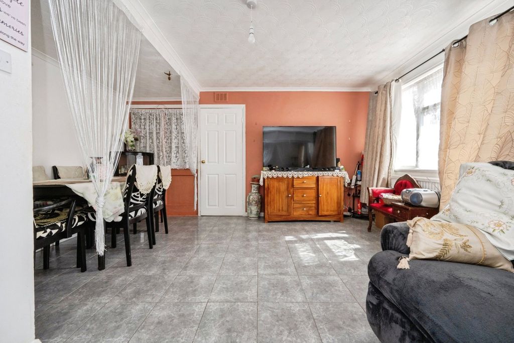 Property photo 3 of 17 Photo