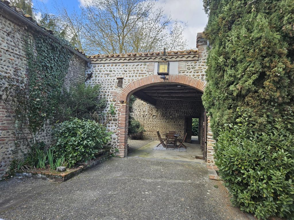 Property photo 3 of 32