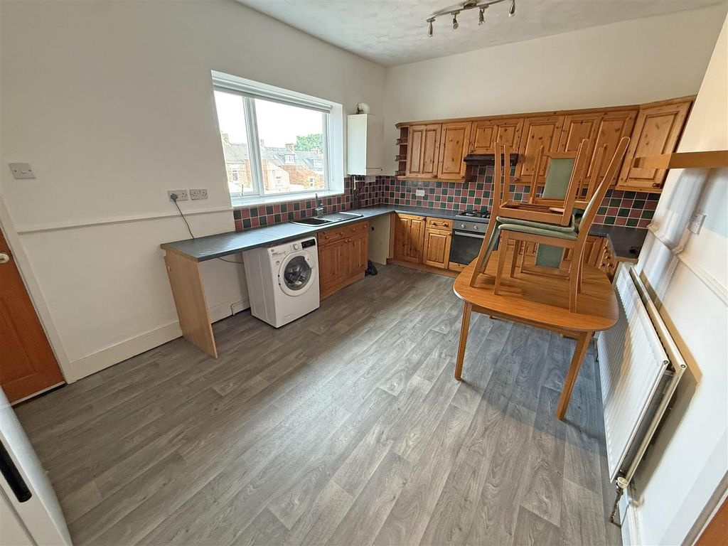 Property photo 3 of 8 Kitchen.Jpg