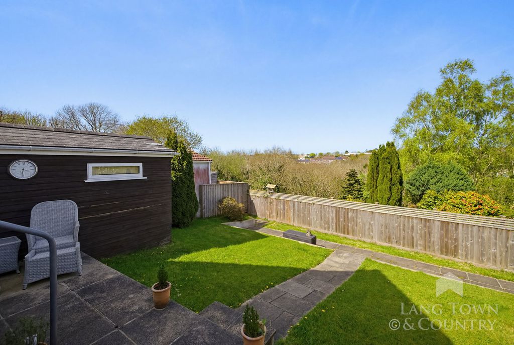 Property photo 2 of 21