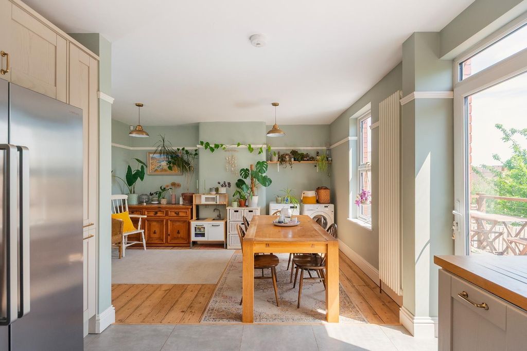 Property photo 3 of 36 3W9Cbn - Kitchendiner G.Jpg