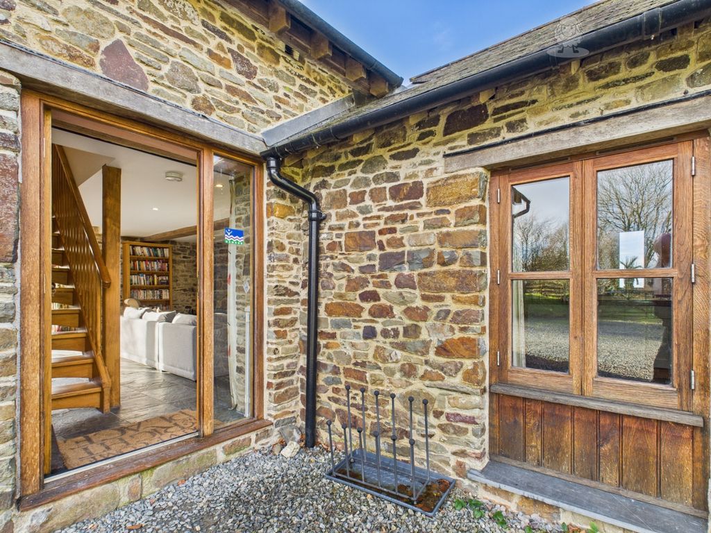 Property photo 2 of 16 Cam03640G0-Pr0082-Still016