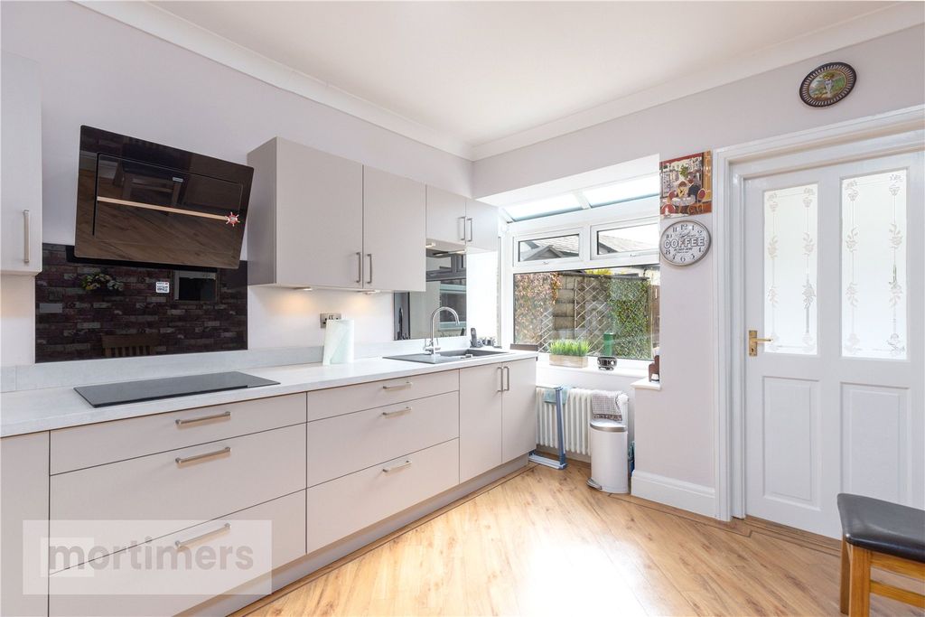 Property photo 2 of 21 Kitchen