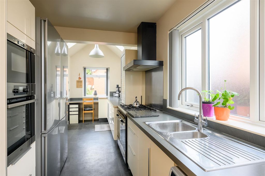 Property photo 3 of 20 Kitchen