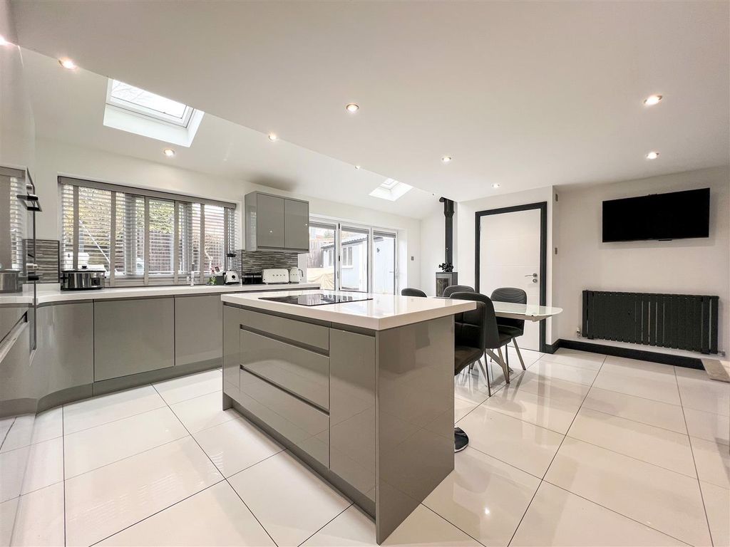 Property photo 2 of 24