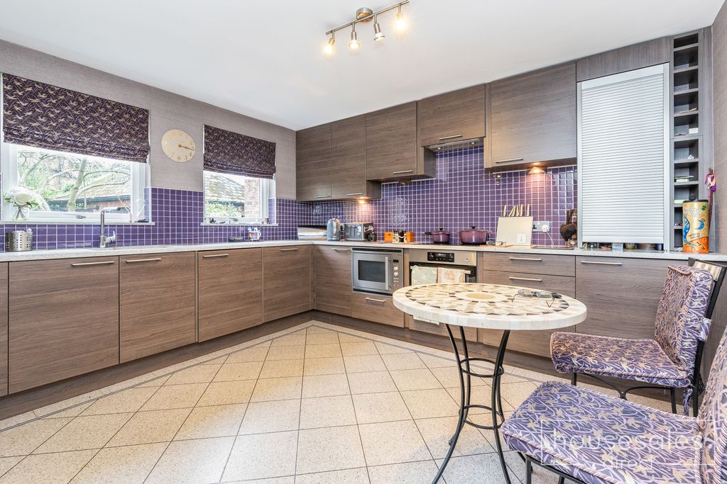 Property photo 2 of 24