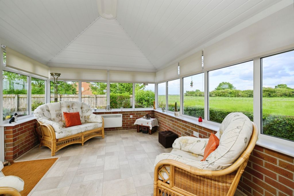 Property photo 3 of 20 James23Suttonstspaldingpe120Jg-22